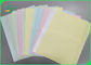 Feuille non-enduite de papier autocopiant de couleur de 48g 50g pour la banque lisse